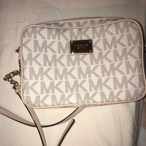 Michael Kors Jet Set Travel Signature Crossbody